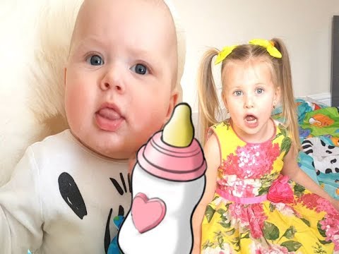 Эльвира нянчит малышей  как мама. Игры с детьми ясельного возраста