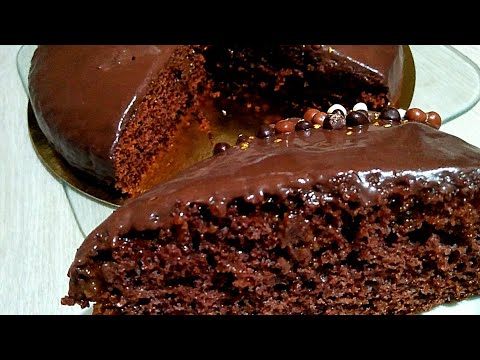 هدي هي لكيكة ول بلاش الي غتعمل ضجة فهاد العيد😆رهييبة بالشكلاط مسقية بالكراميل جربوها ودعيو معايا👌