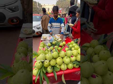 Man Selling guavas and earn in lakhs #shorts #chandnichowk