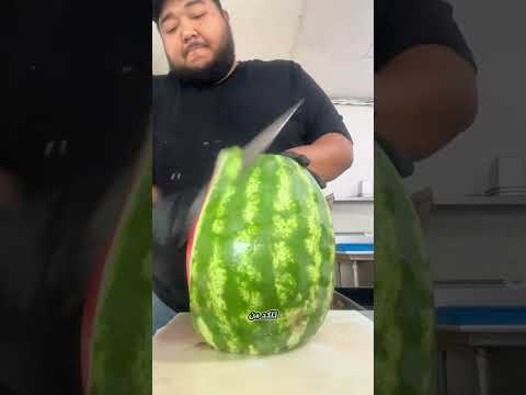 الطريقة الصحيحة لتقشير البطيخ!
