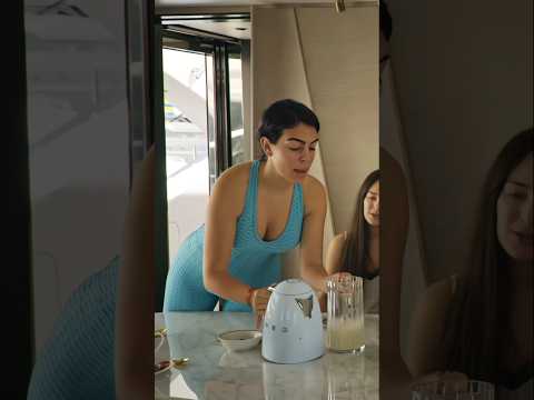 Georgina Rodríguez Cooking for Her Kids – Ronaldo Family Moments"