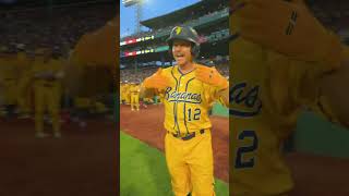 Red Sox Brock Holt “Dance Her Home” Walk-Up #shortsfeed#codyjohnson#fenwaypark#boston#fenway