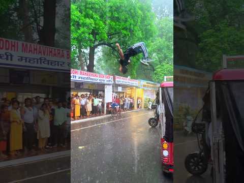 Barish 🌧️ki Mausam ☺️public stunt 🤸🏻‍♂️#viraljump #publicstunt #talentedboystunt #youtube