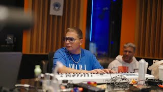 Music Producer Scott Storch making Beats Live on a Jet! 🛩️