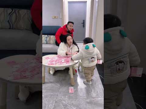 这爷俩不愧是一个姓的，为了零花钱竟然联手坑妈妈！#funny#萌娃#cute