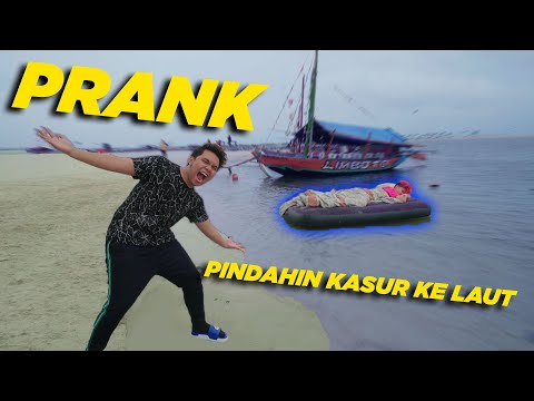PRANK PINDAHIN KASUR ADEK  KE LAUT **hampir ketabrak kapal***