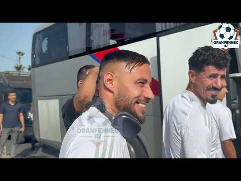 شاهد مغادرة لاعبي المتخب الجزائري من الفندق إلى ملعب محمد خامس لإجراء الحصة التدريبية…