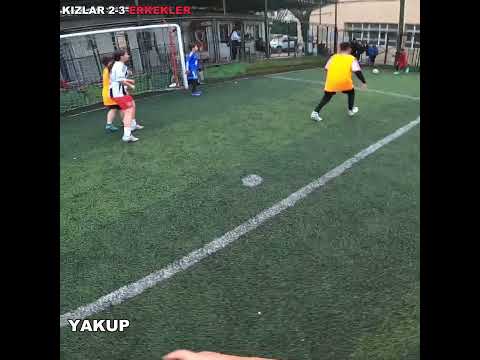 ortaokul öğrencisi yakup enfes bir gol atıyor