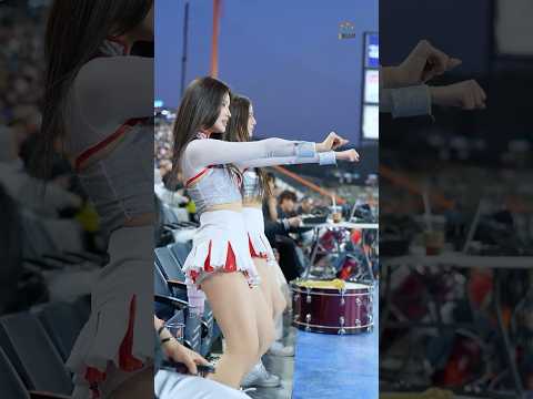 옆에서 보는 김정원 치어리더 아웃송 홀드 업