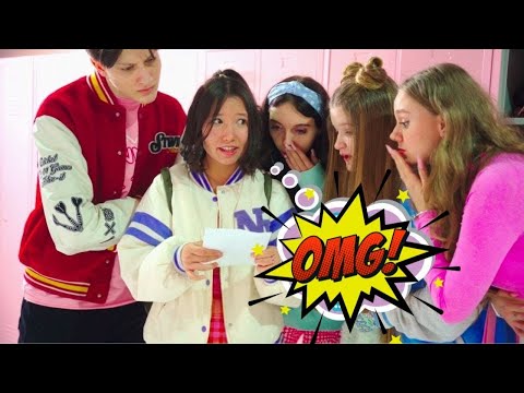 PEMAIN BOLA ITU MENINGGALKAN SURAT CINTA DI LEMARI GADIS BUNNY!