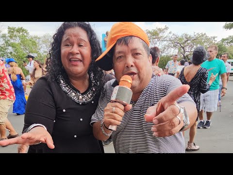 Los bailarines disfrutando en sonsonate con el combo los cumbianveros de barbarita.