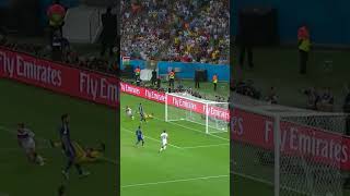 Heute startet die Fußball-WM. Stehe jederzeit bereit für eine Nachnominierung, @dfb-team! 😬😉