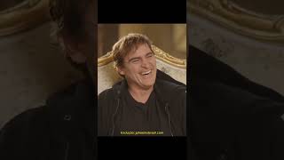 Joaquin Phoenix e Ridley Scott conversam sobre trabalharem juntos. #joaquinphoenix #ridleyscott
