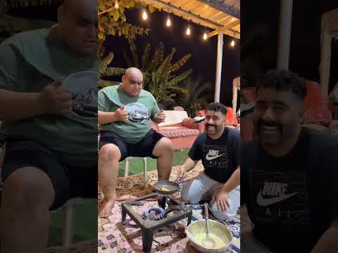 حاول أن يأكل الطعام قبل أصحابه..🧇😂 #Shorts
