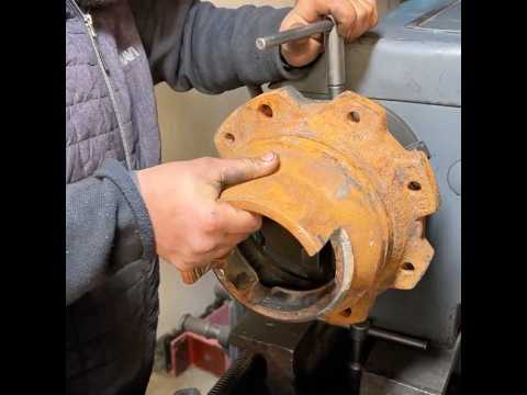 Heavy duty broken truck wheel hub repair #ytshort #brokenfix #workshop #diy #broken #viralshort