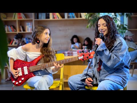 Ellen Alaverdyan & Anushik Alaverdyan (Aunt & Niece) - Armenian Folk Song "Summer Night/Ամռան Գիշեր"