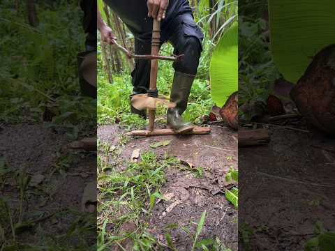 Bow Drill technique during heavy rain - Make a fire