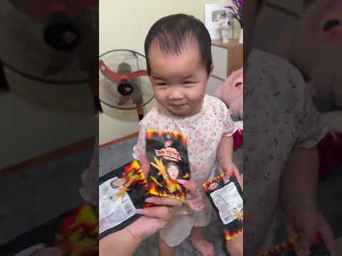 Cô Yến cho 3 cạp cạp ￼ Hải sen ăn chân gà bà Tuyết