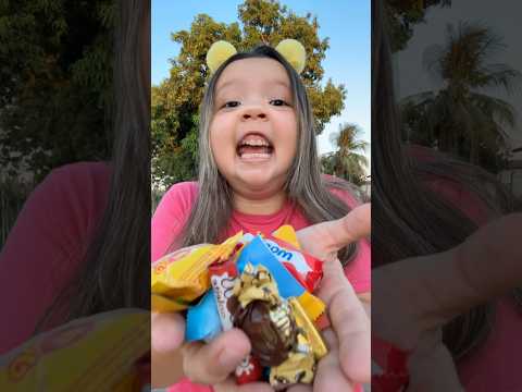 VOVÓ COMENDO CHOCOLATE