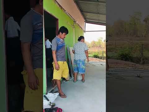 ลูกเขยหลอยมากอดข้างหลัง