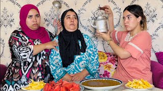 فيلم قصير: تزوج بها مبغاتش تسكن عند العدوزة 😨كرى ليها بيت مع الجيران طواليط مشروكة😱ناضت روينة