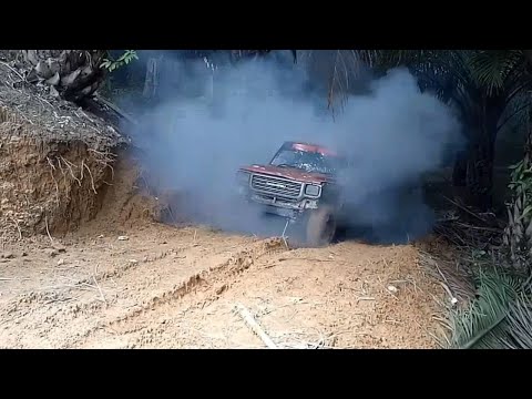 Ford Ranger | Mitsubishi Strada L200 and Daihatsu Rugger Pickup Truck On Mud Route