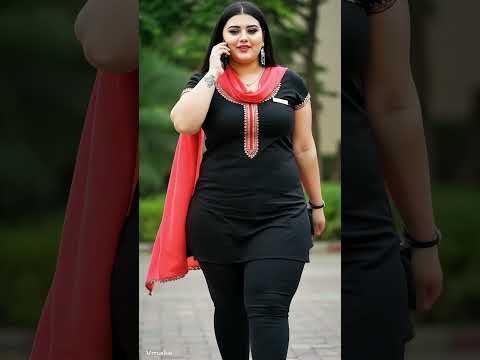 Dubai Princess Talking on Phone | Pretty Girl Walking Elegance #prettygirls #dubaiprinces #shorts