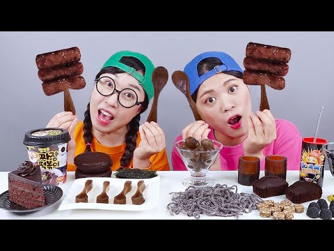 Mì sô cô la tráng miệng đen cửa hàng tiện lợi Mukbang DONA