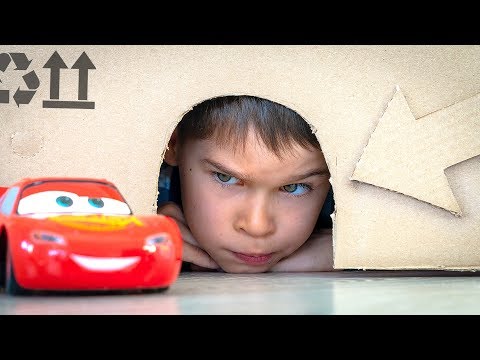 Глеб и Эрик играют в полицейские машины и спасают машинки игрушки из пещеры.