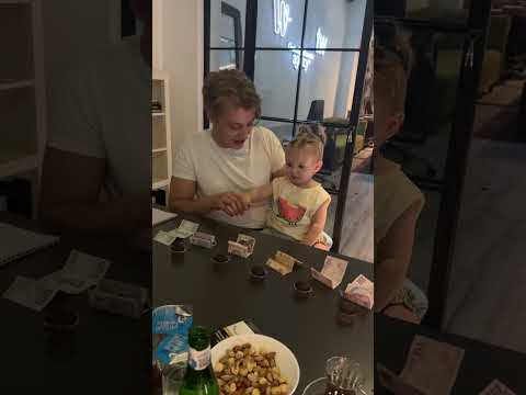 Babasının elini kaldırarak seçmesi ckckfkkckc