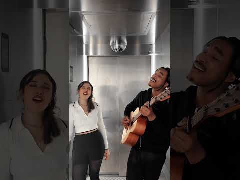En apesanteur dans l’ascenseur de l’arena futuroscope