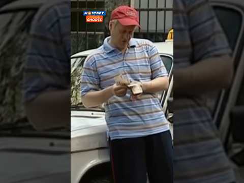 Хитрый таксист? [6 кадров] #6кадров #смех #funny #юмор #приколы #сериалы #ржака #фильмы #угар #кино
