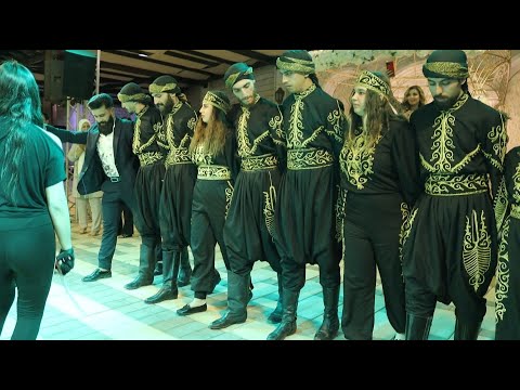 من بعد ابن العقيل ما حدا يمسك اول بالدبكة | الفنان المهيوب Amazing lebanese dabke