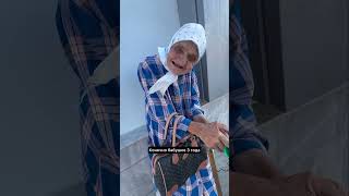 Помог бабушке