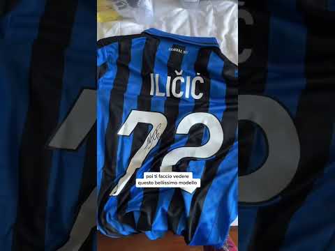 1M di like per 2 maglie Atalanta? #italianjerseycollector #footballshirt #seriea #calcio #atalanta