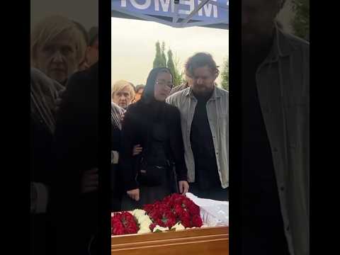 Супруга Романа Мадянова произнесла трогательную речь у гроба мужа / похороны Романа Мадянова 27сент.