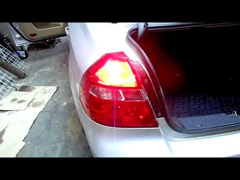 Замена ламп в заденем центральном стоп сигнале Chevrolet Aveo.