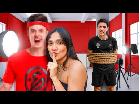 UM YOUTUBER FAMOSO ESTA DANDO EM CIMA DE MIM!