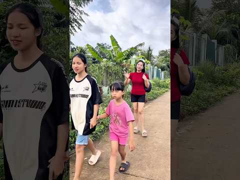 Hai đứa về trước đi mẹ đi làm  #shorts￼