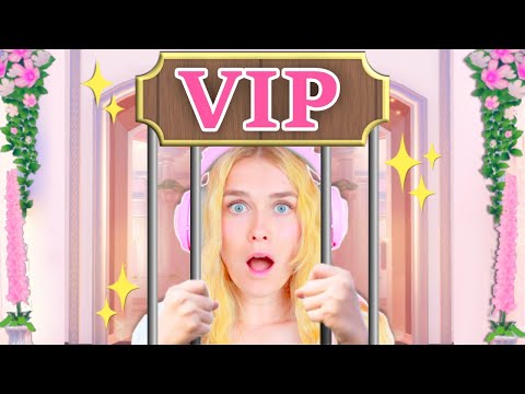 LOCKED In VIP Dress To Impress.. (Roblox)