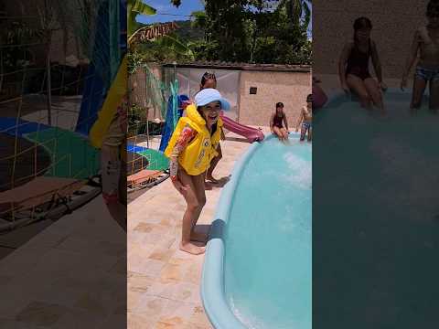 Dia de festa na piscina da Barbie🤩