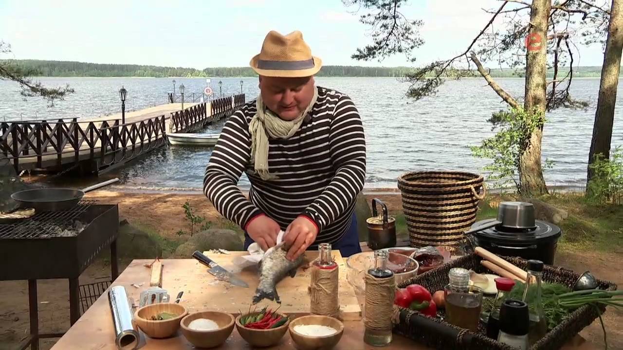 Стейки из толстолобика с печеной морковью и овощами гриль
