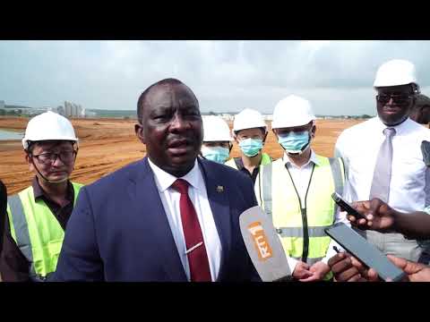 Le Ministre d'Etat, Kobenan Kouassi Adjoumani visite le chantier de l'usine de cacao à Anyama