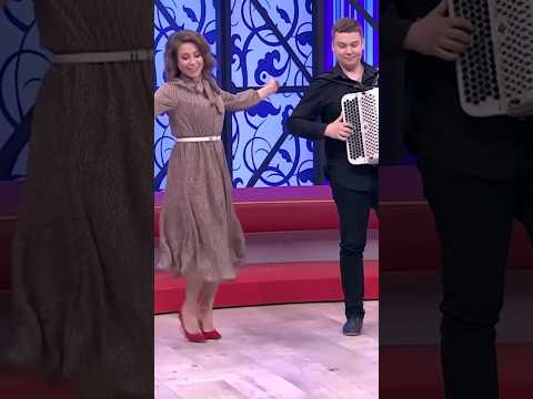 Даже Барановская не устояла от баяна!