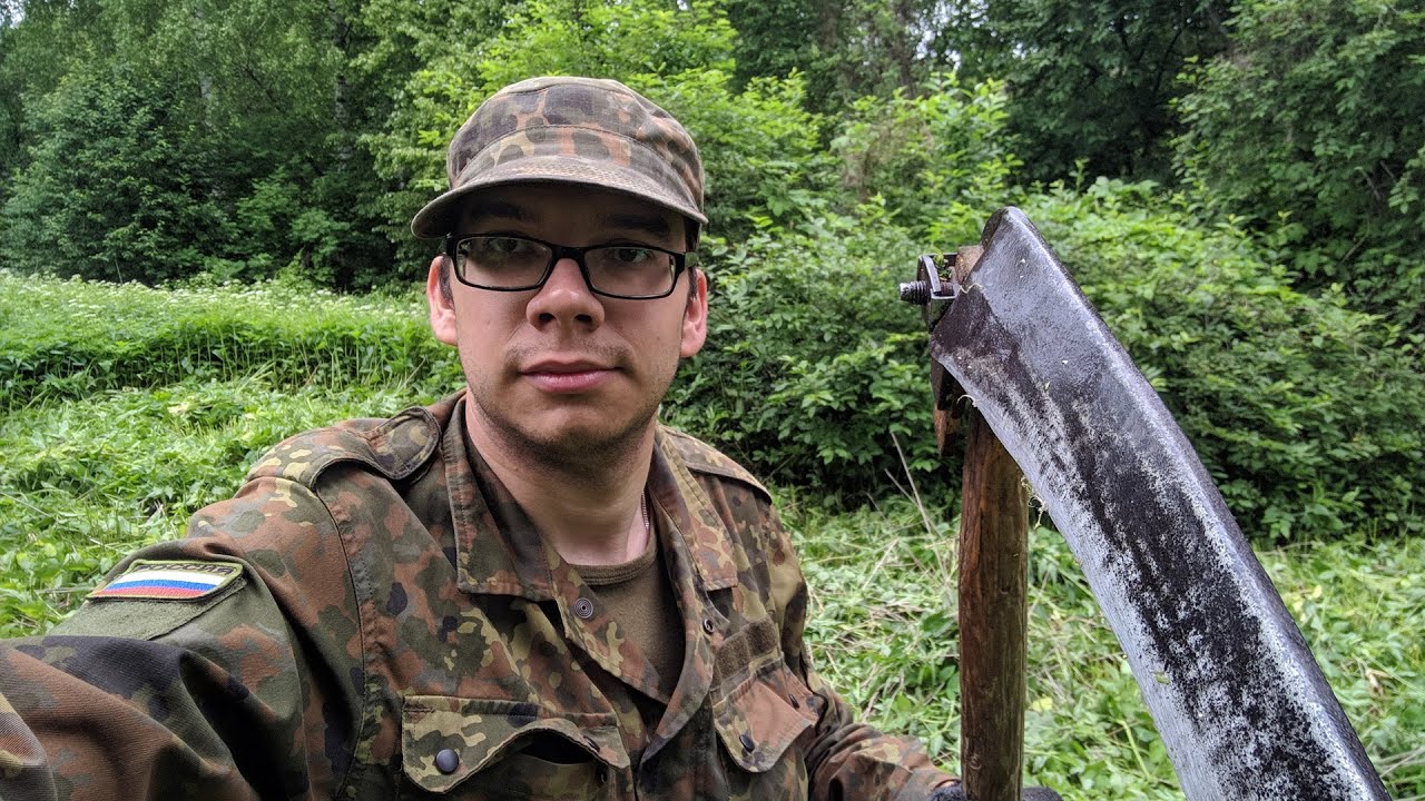Косим траву в деревне литовкой по старинке