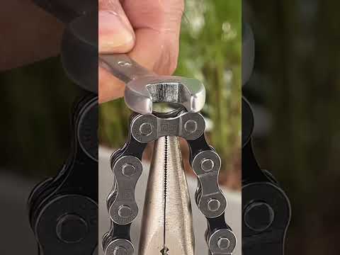 Bicycle mechanics don’t want you to know this chain trick! #diy