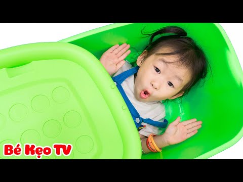 Như Ý Vs Bé Kẹo: Mẹ Thương Em Gái Nhiều Hơn - Bé Kẹo Giả Vờ Chơi ♥ Bé Kẹo TV