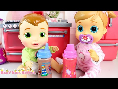 Baby Wow Analu e Baby Wee Max Tomam Mingau na Mamadeira Com Leite de Boneca Antes de Dormir novo