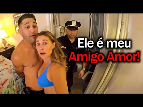 Quando o Policial Pega sua Esposa com Outro Homem Durante a Prisão