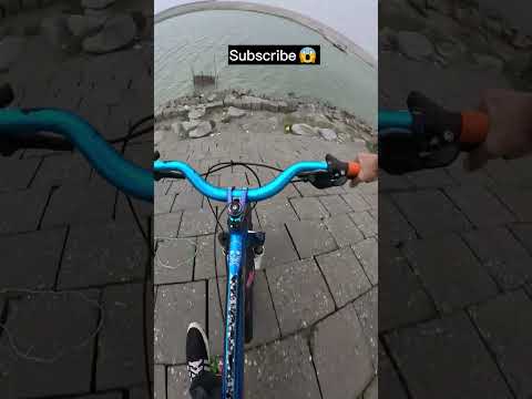একটু জন্য পানিতে পড়ে যেত😱 Crazy Ride. #shortsvideo #stunt #shorts #mastershuvo ​